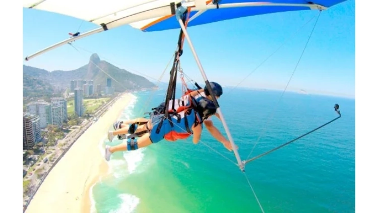 Voo de Asa Delta ou Parapente